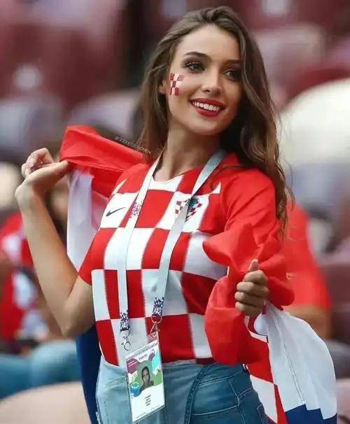 D8k86CJE6jzj2J5l.jpg